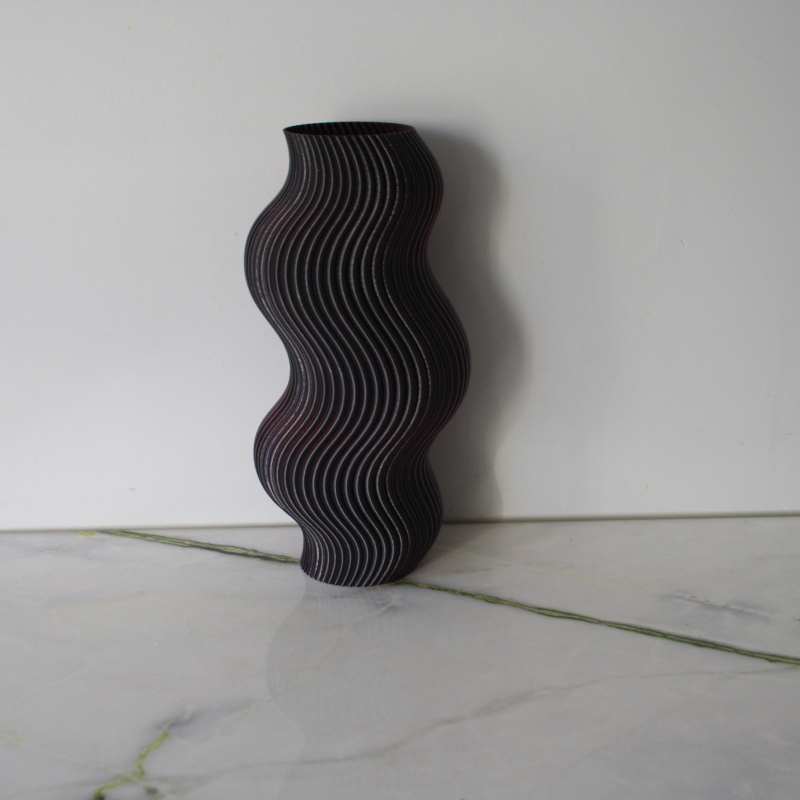 grote vaas met een wave design